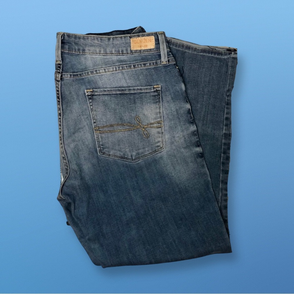 Denizen From Levi’s | Capri | Slightly Distressed Jeans